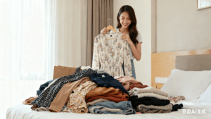 A woman in Shanghai carried out a real - life version of the "free - riding survival guide." 